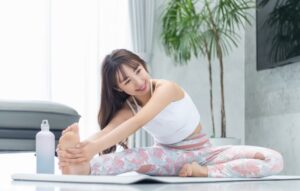 ストレッチする女性