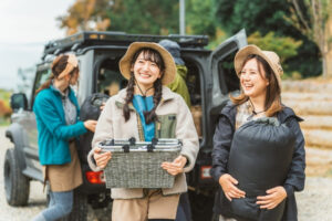 アウトドアを楽しむ女性