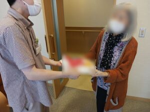 介護施設オムツ配布