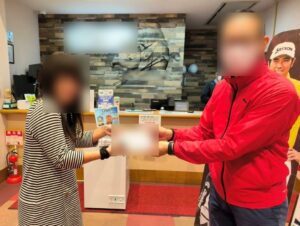 ゴルフ練習場日焼け止め配布
